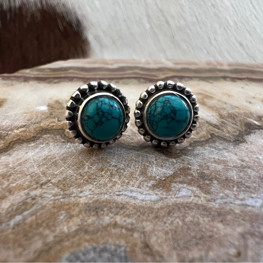 ❤️ Howlite Hand Crafted 9.6mm Sterling Stud Earrings Navajo Southwestern 2.6 Gm